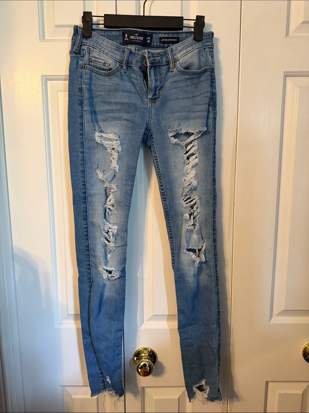 Hollister Women's Light Wash Ripped Skinny Jeans